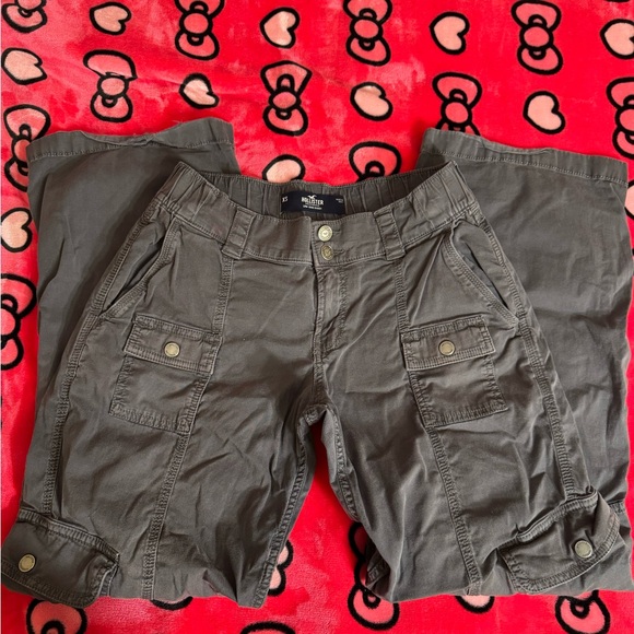 Hollister Women’s Low Rise Dark Gray Cargo Pants - Picture 1 of 5